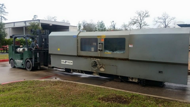<p>AARC Versalift skating Ecotech Grinder out of Halliburton facility in The Woodlands.</p>