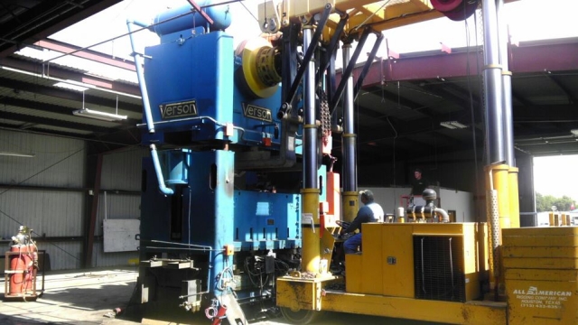 <p>Rigging Verson Hydraulic Press out of machine shop in Pasadena, TX.</p>