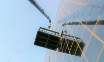 <p>Hoisting a magnet to the 18th floor of Baylor Clinic on Main St. in Houston, TX.</p>